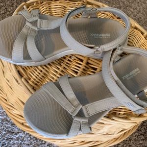 Skechers Goga Max size 8